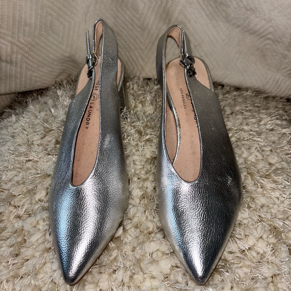 Chinese Laundry Women's Elegant Silver Flats